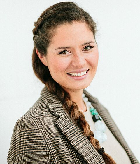 Happy Moment: Caroline nach der Zahnspangen-Behandlung