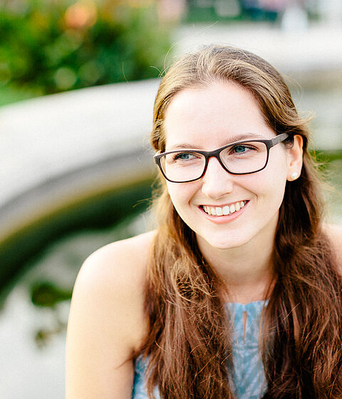 Happy Moment: Katharina nach der Zahnspangen-Behandlung